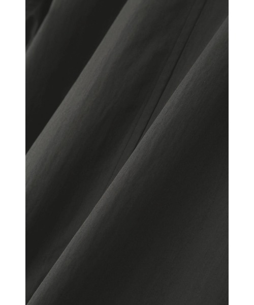 MARGARET HOWELL(マーガレットハウエル)の「FINE COTTON NYLON POPLIN(ブルゾン・レディース・グレー系その他/ブラック・1/2)」の5枚目の写真