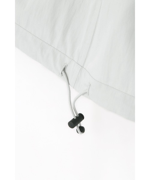 MARGARET HOWELL(マーガレットハウエル)の「FINE COTTON NYLON POPLIN(ブルゾン・レディース・グレー系その他/ブラック・1/2)」の11枚目の写真