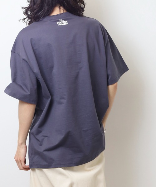 MICKEY MOUSE（ミッキーマウス）の「MICKEY MOUSE ミッキーマウス オーバーＴシャツ unisex（Tシャツ/カットソー・メンズ・チャコール/チャコールグレー/グレー系2/グレー系3/グレー系4/グレー系1・M/L/XL）」の22枚目の写真