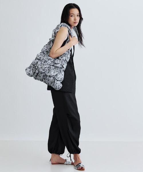 GALLEST(ギャレスト)の「スクエアギャザートート(トートバッグ・レディース・シルバー/ブラック・00)」の5枚目の写真