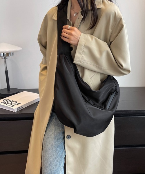 Miniministore(ミニミニストア)の「三日月型ショルダーバッグ大容量ナイロン鞄(ショルダーバッグ・レディース・ブラック・FREE)」の10枚目の写真