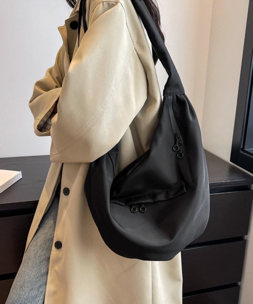 Miniministore(ミニミニストア)の「三日月型ショルダーバッグ大容量ナイロン鞄(ショルダーバッグ・レディース・ブラック・FREE)」の13枚目の写真