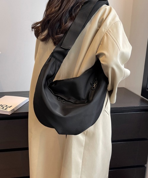 Miniministore(ミニミニストア)の「三日月型ショルダーバッグ大容量ナイロン鞄(ショルダーバッグ・レディース・ブラック・FREE)」の14枚目の写真