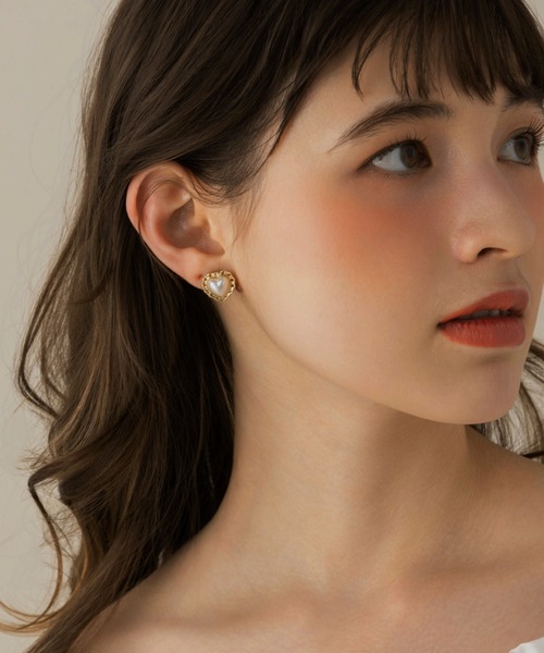 LA MUe(ラミュー)の「【LA MUE】ハートパールピアス(ピアス(両耳用)・レディース・シルバー/ゴールド・FREE)」の4枚目の写真