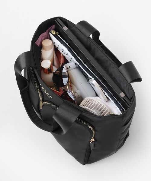 TOCCA(トッカ)の「VIA METRO NYLON BAG ナイロンバッグ(トートバッグ・レディース・ライトグレー系/ブラック系/ネイビー系・F)」の6枚目の写真