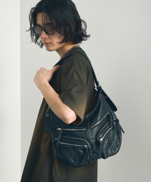 セール】Synthetic Leather Zip Pocket Shoulder Bag / 合成皮革