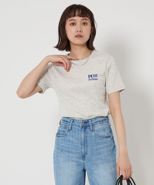 PETIT BATEAU（プチバトー）の「【別注】＜PETIT BATEAU＞プリント ショートスリーブ Tシャツ（Tシャツ/カットソー・レディース・オフホワイト/グレー/ネイビー/その他1・FREE）」の2枚目の写真