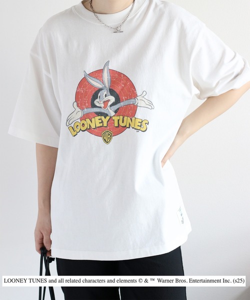 DISCUS ATHLETIC(ディスカス アスレチック)の「【DISCUS ATHLETIC】 キャラクタープリントTee ルーニー・テューンズ&グレムリン(Tシャツ/カットソー・レディース・ホワイト系1/ホワイト系2/ブラック系1/ブラック系2・M)」の1枚目の写真