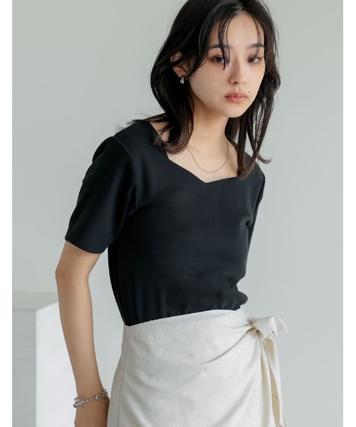 Re:EDIT（リエディ）の「[接触冷感]ペンタゴンネック半袖Tシャツ（Tシャツ/カットソー・レディース・ホワイト/チャコールグレー/ブラック・MEDIUM/LARGE）」の4枚目の写真