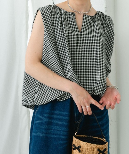 ITEMS URBANRESEARCH（アイテムズ アーバンリサーチ）の「バルーンスリーブノースリブラウス（シャツ/ブラウス・レディース・ホワイト系その他/オフホワイト/ブラック・FREE）」の13枚目の写真