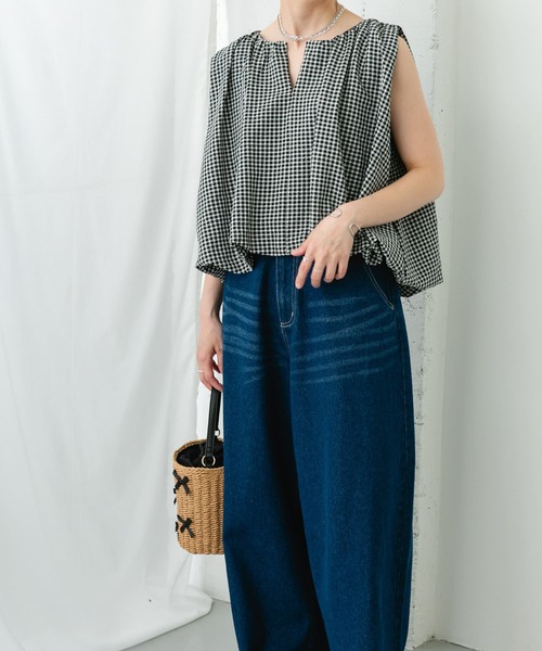 ITEMS URBANRESEARCH（アイテムズ アーバンリサーチ）の「バルーンスリーブノースリブラウス（シャツ/ブラウス・レディース・ホワイト系その他/オフホワイト/ブラック・FREE）」の14枚目の写真