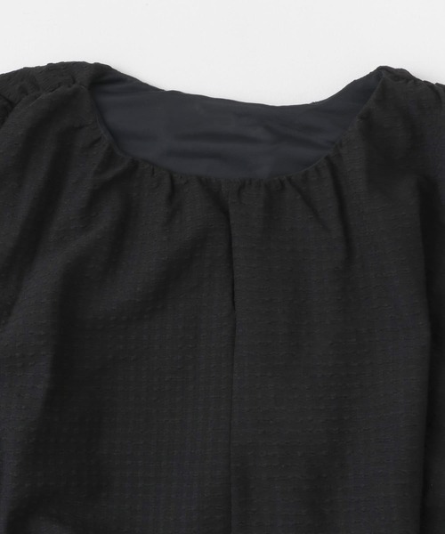 ITEMS URBANRESEARCH（アイテムズ アーバンリサーチ）の「バルーンスリーブノースリブラウス（シャツ/ブラウス・レディース・ホワイト系その他/オフホワイト/ブラック・FREE）」の21枚目の写真