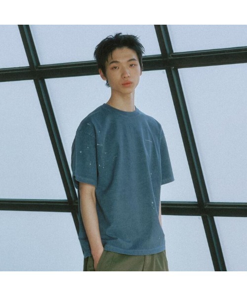 ROMANTIC CROWN(ロマンティッククラウン)の「A'GEM/9 × .kom 『ROMANTIC CROWN/ロマンティック クラウン』 SPLASH PAINTING PIGMENT T-SHIRT/スプラッシュペインティングピグメント半袖Tシャツ(Tシャツ/カットソー・メンズ・ネイビー/ブラック・M/L)」の2枚目の写真