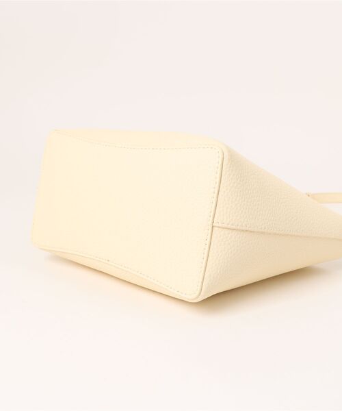 CHARLES & KEITH（チャールズ & キース）の「Beryl ミニベリルトートバッグ（トートバッグ・レディース・クリーム/ライトイエロー/スミクロ・M）」の8枚目の写真