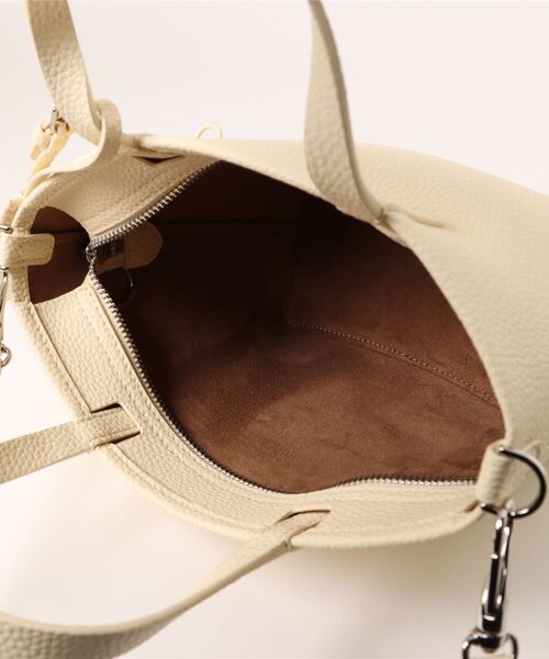 CHARLES & KEITH（チャールズ & キース）の「Beryl ミニベリルトートバッグ（トートバッグ・レディース・クリーム/ライトイエロー/スミクロ・M）」の9枚目の写真