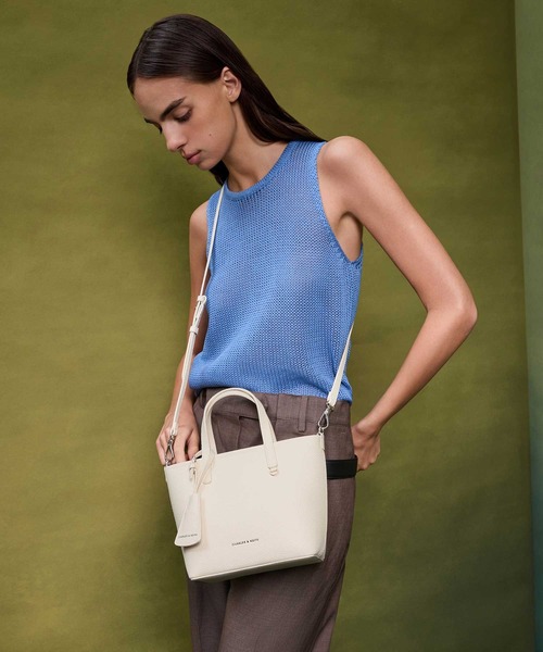 CHARLES & KEITH（チャールズ & キース）の「Beryl ミニベリルトートバッグ（トートバッグ・レディース・クリーム/ライトイエロー/スミクロ・M）」の3枚目の写真
