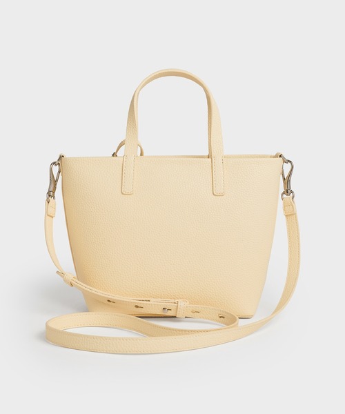 CHARLES & KEITH（チャールズ & キース）の「Beryl ミニベリルトートバッグ（トートバッグ・レディース・クリーム/ライトイエロー/スミクロ・M）」の5枚目の写真