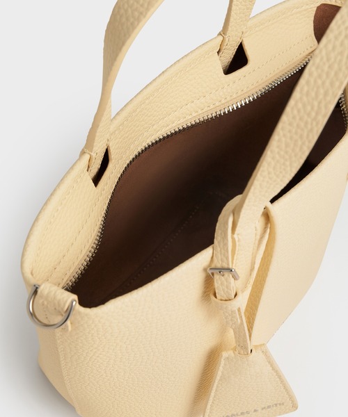 CHARLES & KEITH（チャールズ & キース）の「Beryl ミニベリルトートバッグ（トートバッグ・レディース・クリーム/ライトイエロー/スミクロ・M）」の7枚目の写真