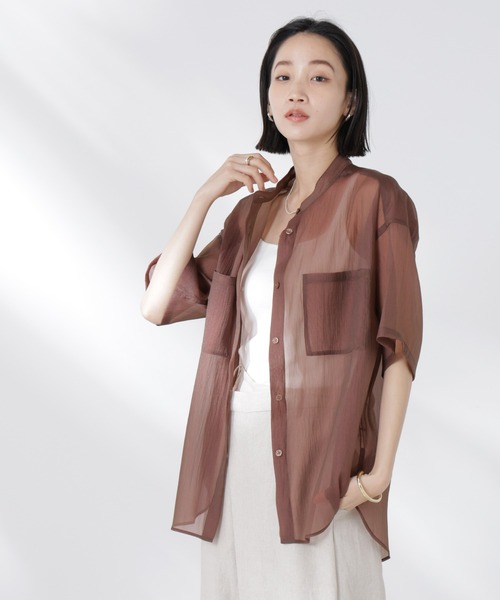 NANO universe（ナノユニバース）の「バンドカラーシアー半袖シャツ（シャツ/ブラウス・レディース・ホワイト/ネイビー/ブラウン・FREE）」の3枚目の写真