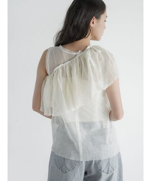 FIKA.(フィーカ)の「Frill sash sheer tank top(シャツ/ブラウス・レディース・ブラック/オフホワイト・MEDIUM)」の22枚目の写真
