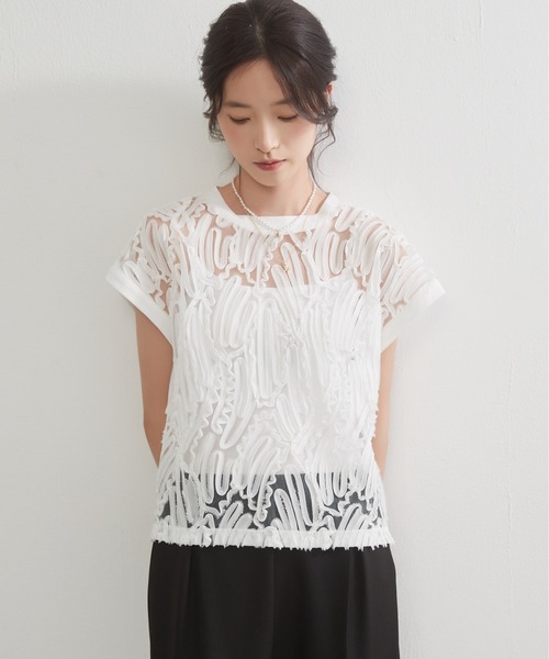 On One's Own(オンワンズオン)の「On One's Own テープ刺繍シアートップ(シャツ/ブラウス・レディース・クリーム/ブラック/ホワイト・FREE)」の5枚目の写真