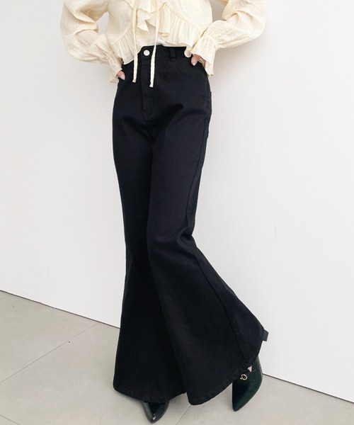moment+(モーメントプラス)の「ストレッチデニム&ツイルフレアパンツ(デニムパンツ・レディース・ブラック/サックスブルー/インディゴブルー/ブルー/アイボリー・TL/TM/TS/S/M/L)」の16枚目の写真