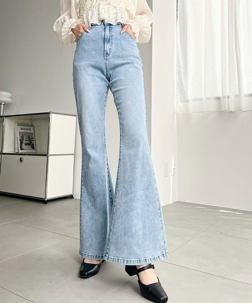 moment+(モーメントプラス)の「ストレッチデニム&ツイルフレアパンツ(デニムパンツ・レディース・ブラック/サックスブルー/インディゴブルー/ブルー/アイボリー・TL/TM/TS/S/M/L)」の21枚目の写真