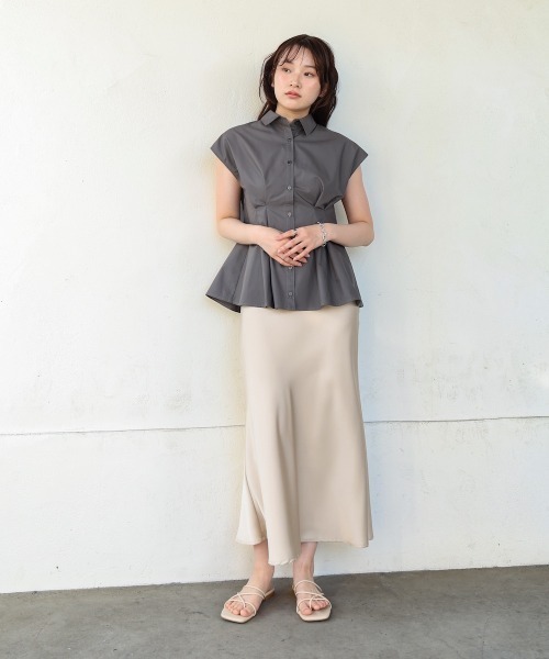Bab(バブ)の「ウエストタックシャツ(シャツ/ブラウス・レディース・チャコールグレー/オフホワイト/ブルー・M)」の14枚目の写真
