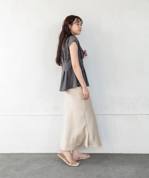 Bab(バブ)の「ウエストタックシャツ(シャツ/ブラウス・レディース・チャコールグレー/オフホワイト/ブルー・M)」の18枚目の写真