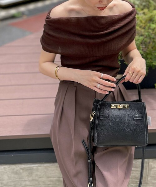 NOLLEY’S Sophi(ノーリーズソフィ)の「◇【WEB限定カラーあり】《手洗い可能》シアーオフショルプルオーバーニット(ニット/セーター・レディース・レッド/ブラウン/グレイッシュベージュ/ブラック・38)」の3枚目の写真