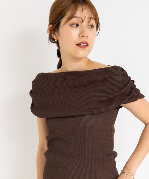 NOLLEY’S Sophi(ノーリーズソフィ)の「◇【WEB限定カラーあり】《手洗い可能》シアーオフショルプルオーバーニット(ニット/セーター・レディース・レッド/ブラウン/グレイッシュベージュ/ブラック・38)」の5枚目の写真