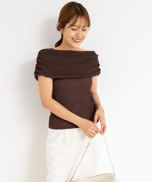 NOLLEY’S Sophi(ノーリーズソフィ)の「◇【WEB限定カラーあり】《手洗い可能》シアーオフショルプルオーバーニット(ニット/セーター・レディース・レッド/ブラウン/グレイッシュベージュ/ブラック・38)」の6枚目の写真