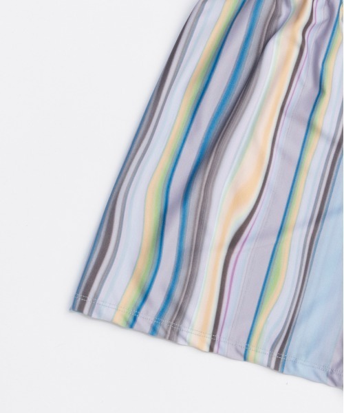 MAISON SPECIAL（メゾンスペシャル）の「【PISCESS×MAISON SPECIAL】Holographic Swim Shorts/ホログラフィックスイムショートパンツ（その他パンツ・レディース・レッド/ブルー・FREE）」の4枚目の写真