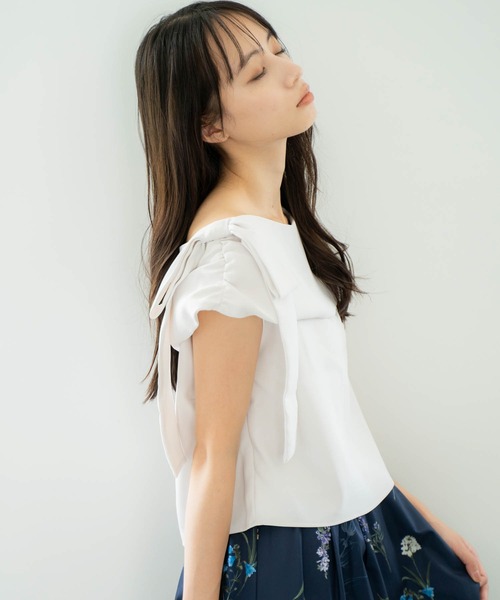 NOELA(ノエラ)の「ボートネックリボンブラウス(シャツ/ブラウス・レディース・オフホワイト/ネイビー/ブラック・フリー)」の14枚目の写真