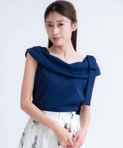 NOELA(ノエラ)の「ボートネックリボンブラウス(シャツ/ブラウス・レディース・オフホワイト/ネイビー/ブラック・フリー)」の4枚目の写真