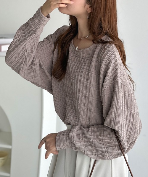 classicalelf(クラシカルエルフ)の「《『グレイッシュベージュ』9月上旬再入荷!》ゆったりシルエットでこなれ感をプラス。フクレジャガードトップス(長袖)(Tシャツ/カットソー・レディース・ブラウン/オフホワイト/グレイッシュベージュ/ブラック/ライトグレー・X-LARGE/SMALL/MEDIUM/LARGE)」の10枚目の写真