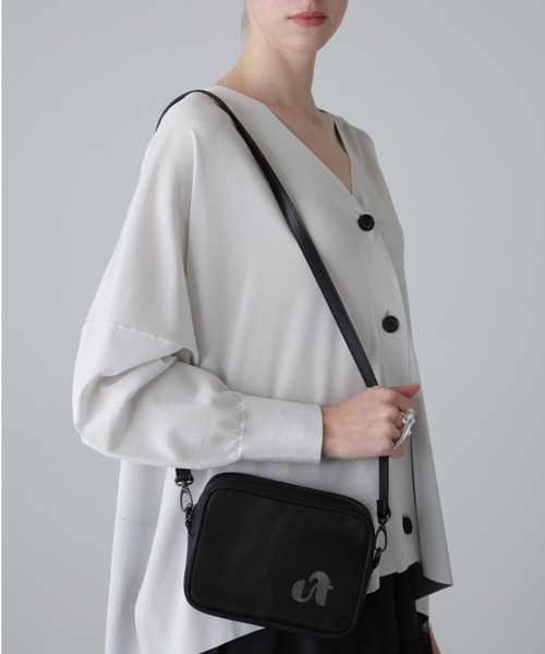 ADORE(アドーア)の「スクリーンバッグ(ショルダーバッグ・レディース・レッド/ブラック・ONE SIZE)」の1枚目の写真