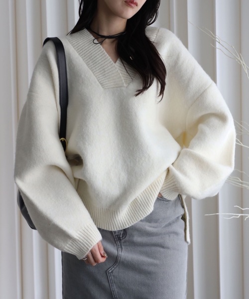 YENNA（イェンナ）の「【ふんわりもっちりボリュームニット】/ディープVネックニット / オーバー サイズニット（ニット/セーター・レディース・アイボリー/チャコールグレー/ブラウン/ベージュ/ブラック/ホワイト・FREE）」の2枚目の写真