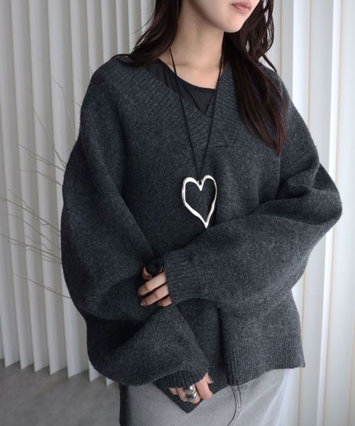 YENNA（イェンナ）の「【ふんわりもっちりボリュームニット】/ディープVネックニット / オーバー サイズニット（ニット/セーター・レディース・アイボリー/チャコールグレー/ブラウン/ベージュ/ブラック/ホワイト・FREE）」の4枚目の写真