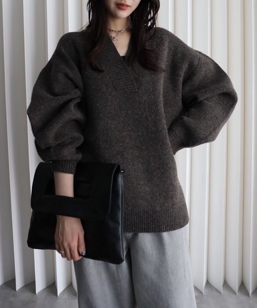 YENNA（イェンナ）の「【ふんわりもっちりボリュームニット】/ディープVネックニット / オーバー サイズニット（ニット/セーター・レディース・アイボリー/チャコールグレー/ブラウン/ベージュ/ブラック/ホワイト・FREE）」の7枚目の写真