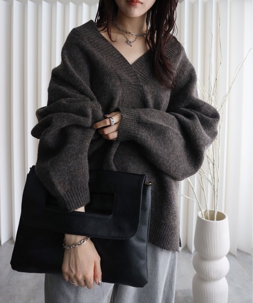 YENNA（イェンナ）の「【ふんわりもっちりボリュームニット】/ディープVネックニット / オーバー サイズニット（ニット/セーター・レディース・アイボリー/チャコールグレー/ブラウン/ベージュ/ブラック/ホワイト・FREE）」の8枚目の写真