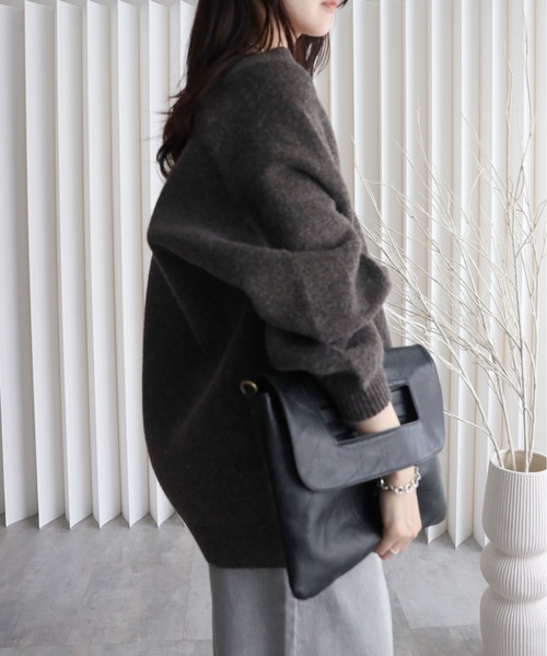 YENNA（イェンナ）の「【ふんわりもっちりボリュームニット】/ディープVネックニット / オーバー サイズニット（ニット/セーター・レディース・アイボリー/チャコールグレー/ブラウン/ベージュ/ブラック/ホワイト・FREE）」の14枚目の写真