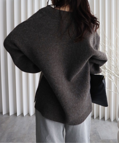 YENNA（イェンナ）の「【ふんわりもっちりボリュームニット】/ディープVネックニット / オーバー サイズニット（ニット/セーター・レディース・アイボリー/チャコールグレー/ブラウン/ベージュ/ブラック/ホワイト・FREE）」の13枚目の写真