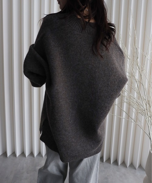 YENNA（イェンナ）の「【ふんわりもっちりボリュームニット】/ディープVネックニット / オーバー サイズニット（ニット/セーター・レディース・アイボリー/チャコールグレー/ブラウン/ベージュ/ブラック/ホワイト・FREE）」の15枚目の写真