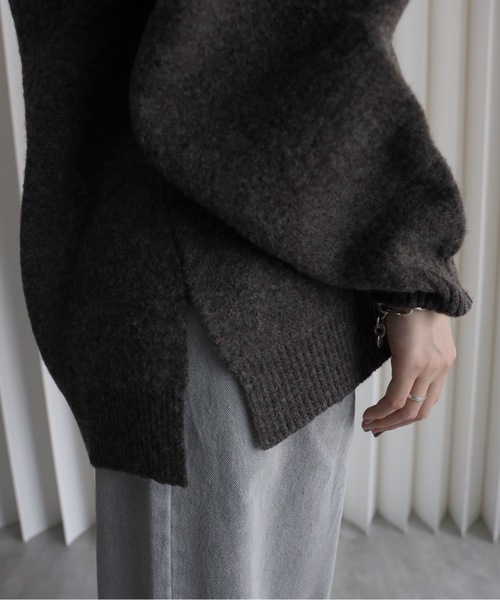 YENNA（イェンナ）の「【ふんわりもっちりボリュームニット】/ディープVネックニット / オーバー サイズニット（ニット/セーター・レディース・アイボリー/チャコールグレー/ブラウン/ベージュ/ブラック/ホワイト・FREE）」の17枚目の写真