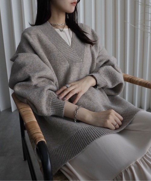 YENNA（イェンナ）の「【ふんわりもっちりボリュームニット】/ディープVネックニット / オーバー サイズニット（ニット/セーター・レディース・アイボリー/チャコールグレー/ブラウン/ベージュ/ブラック/ホワイト・FREE）」の19枚目の写真