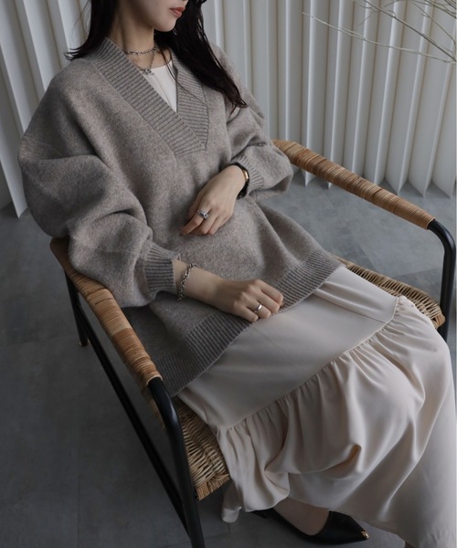 YENNA（イェンナ）の「【ふんわりもっちりボリュームニット】/ディープVネックニット / オーバー サイズニット（ニット/セーター・レディース・アイボリー/チャコールグレー/ブラウン/ベージュ/ブラック/ホワイト・FREE）」の18枚目の写真