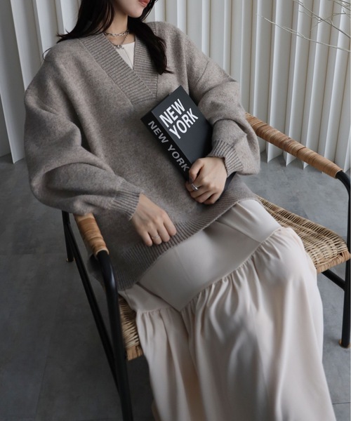 YENNA（イェンナ）の「【ふんわりもっちりボリュームニット】/ディープVネックニット / オーバー サイズニット（ニット/セーター・レディース・アイボリー/チャコールグレー/ブラウン/ベージュ/ブラック/ホワイト・FREE）」の22枚目の写真