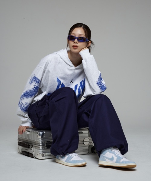 ジョーダン ブランド ウィメンズ エア ジョーダン 1 MID SE / セール】エア ジョーダン 1 MID SE ウィメンズシューズ / Air Jordan 1