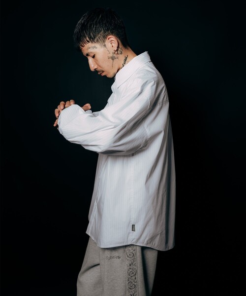 Subciety(サブサエティ)の「Essential stripe shirt(シャツ/ブラウス・メンズ・ホワイト/ブラック/ブルー・SMALL/MEDIUM/LARGE/X-LARGE)」の22枚目の写真